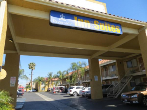 Отель Riverside Inn & Suites  Риверсайд